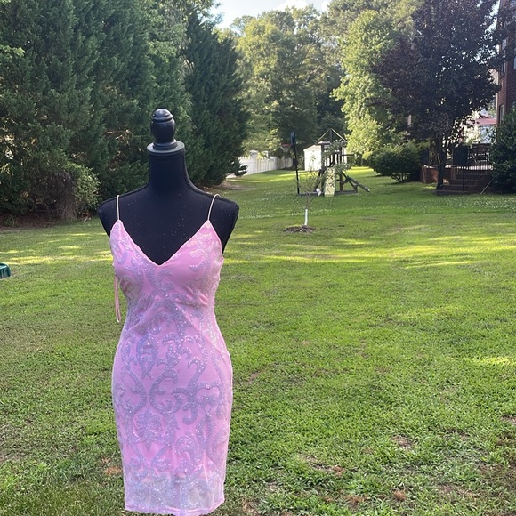 Beautiful baddie pink mini dress 🌸💕💗🎀 - Picture 3 of 3